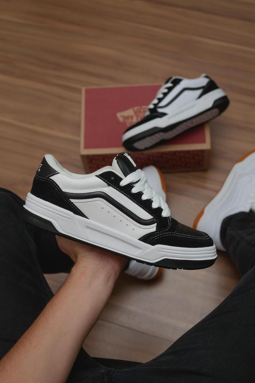 Hylane Black and White